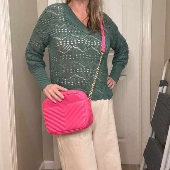 Express shoulder bag in pink. Never used but no tags. - Picture 3 of 3